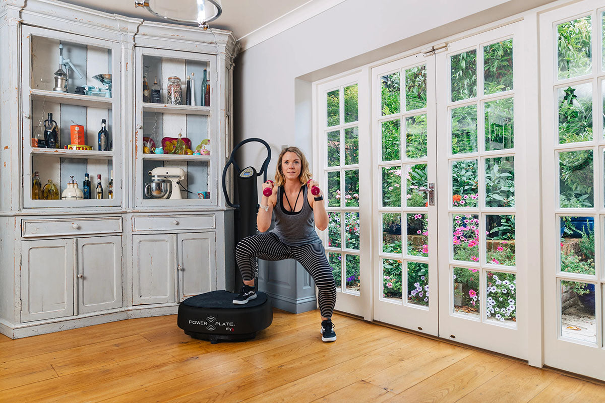Power Plate Pro5 Matte Black is a premium vibration platform designed to elevate muscle activation, circulation, and recovery.