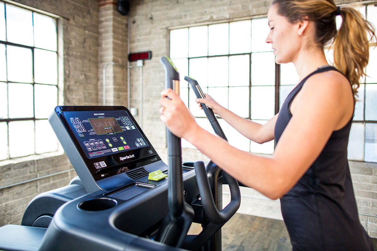 SportsArt G886 Verso Status Eco-Powr a durable cross trainer machine for efficient, eco-friendly workouts.