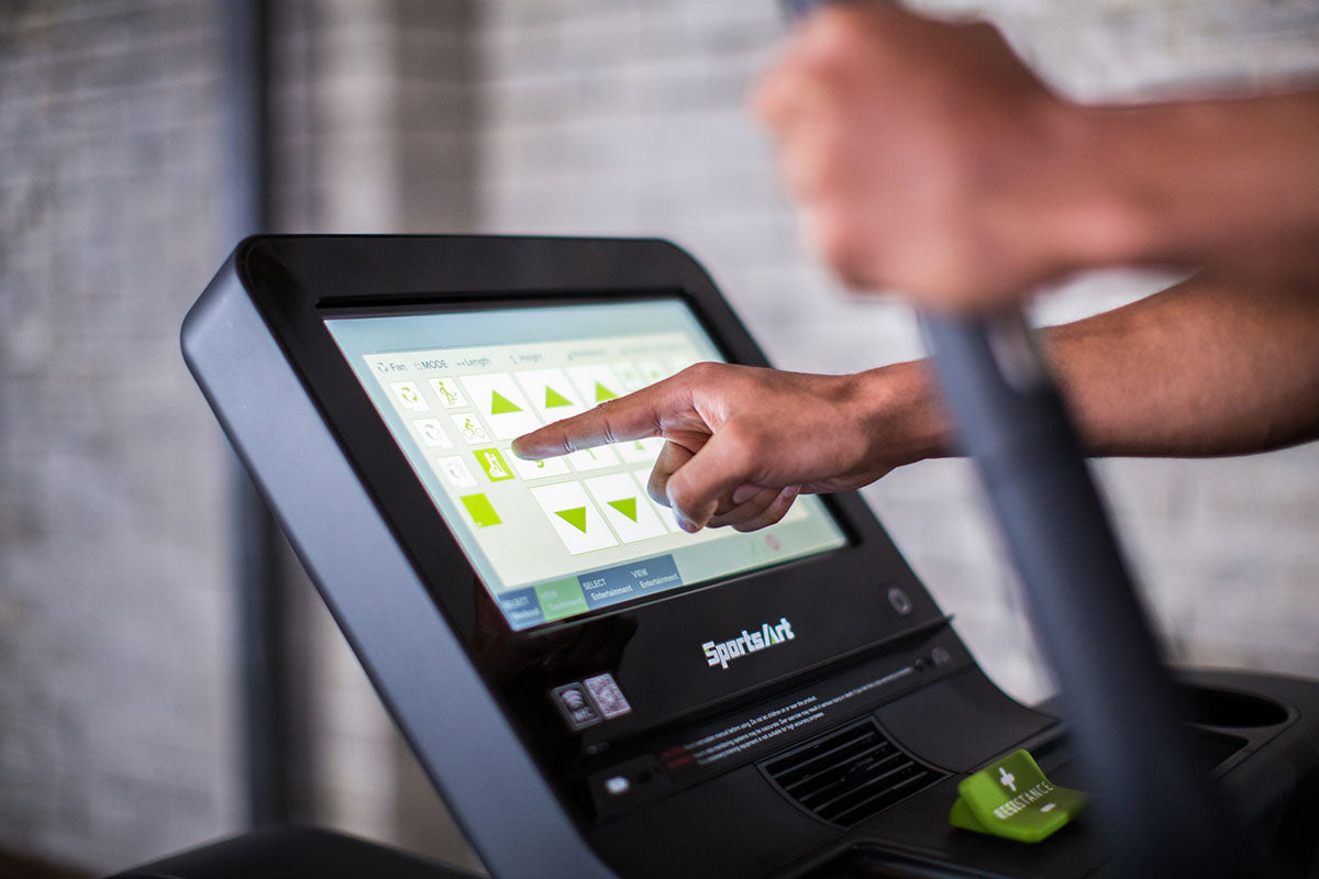 Experience long-lasting performance with the SportsArt V886 Verso Status Cross Trainer—commercial-quality, low-impact, and built for results.